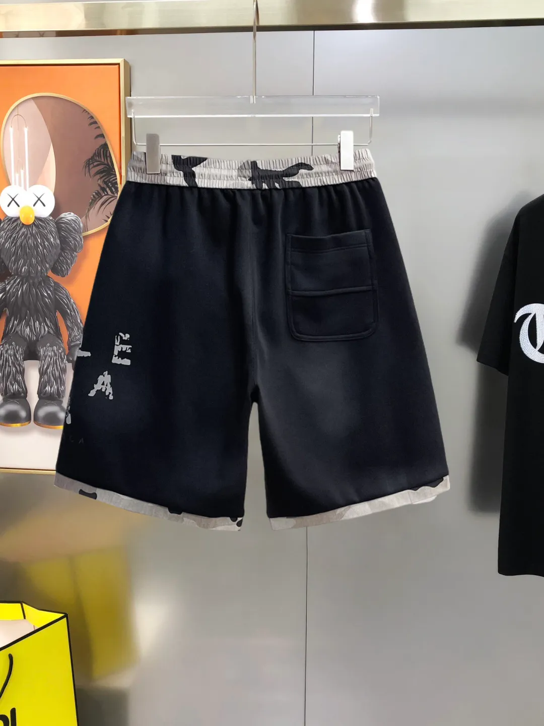 Balenciaga's three-standard complete 2026 summer New Arrival men's casual shorts, advanced custom-made Breathable fabric, Breathable fabric, extremely stretchy and comfortable, impeccable details, top-grade accessories, original logo design concept, delicate and soft feel! The upper body fit is awesome! Size: M-XXXL Please state your height and weight when ordering